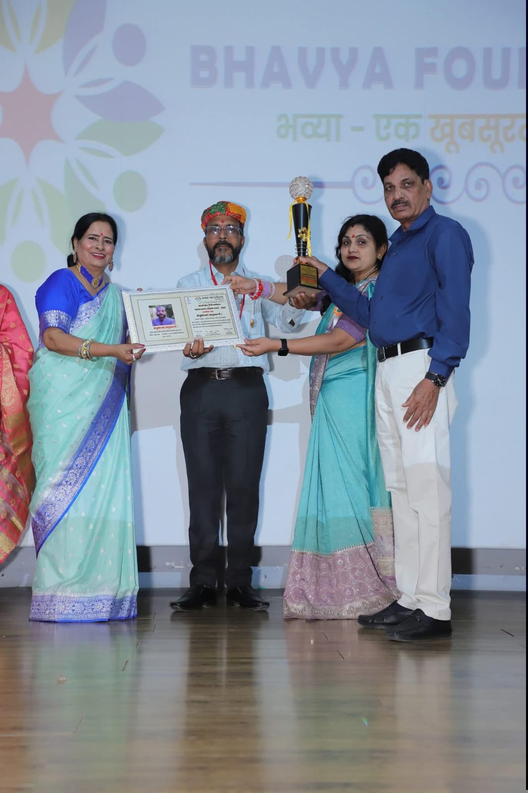 ग्लोबल डायमंड आइकॉन अवॉर्ड 2026 से सम्मानित आदरणीय श्री सुबोध शर्मा जी ( खाटूश्याम जी ) ❤💐🙏 बहुत बहुत बधाई